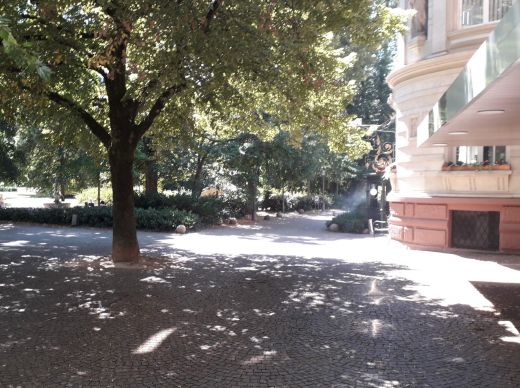 Auch in den Grünanlagen wenig Menschen und dies Freitags um 14.30 Uhr